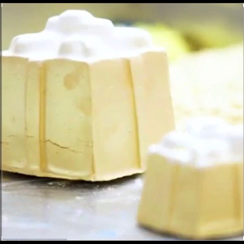 Rare! Lush Giant Golden Wonder Bath Bomb